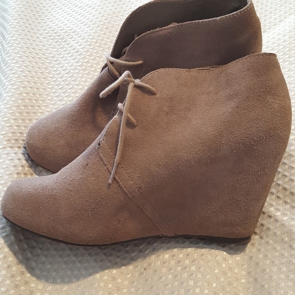 Dolce Vita Suede Wedge Lace Up Booties - Sz 8 - Picture 7 of 8